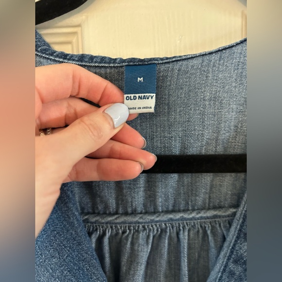 Long-Sleeve Button-Down Cropped Denim Shirt Medium Wash - Picture 3 of 4